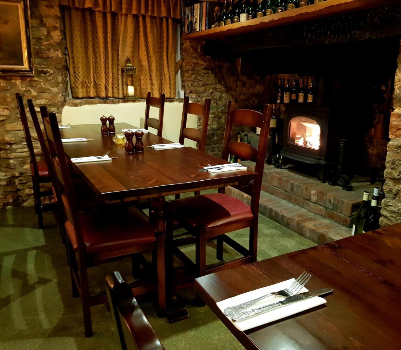The Carpenters Arms Hotel Pensford Bagian luar foto
